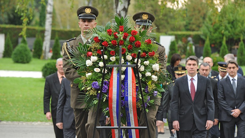 Predsjednik Vlade Milanović na polaganju vijenaca prigodom Dana neovisnosti 
